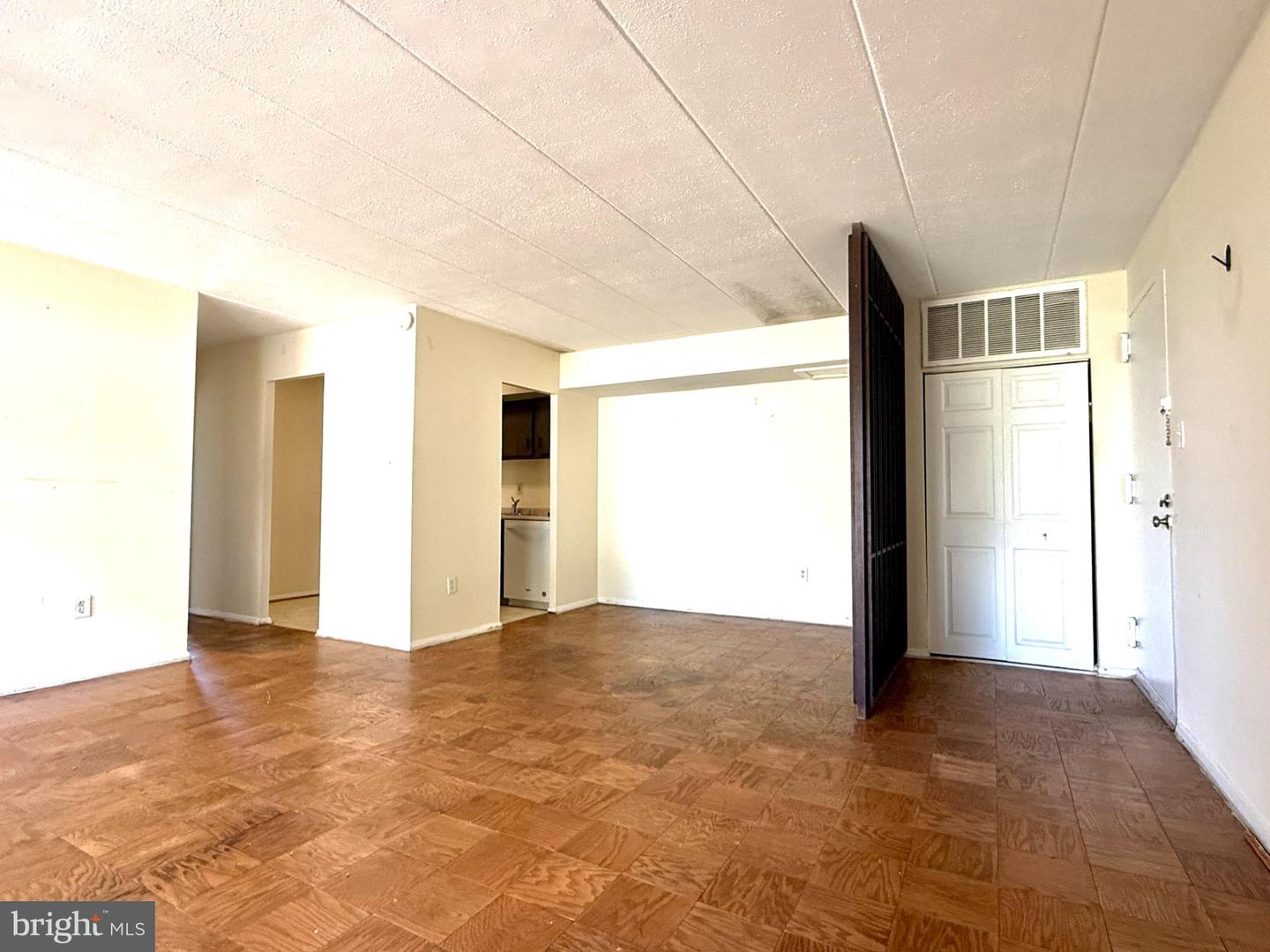 2624 WAGON DR #304, ALEXANDRIA, Virginia 22303, 1 Bedroom Bedrooms, ,1 BathroomBathrooms,Residential,For sale,2624 WAGON DR #304,VAFX2265048 MLS # VAFX2265048
