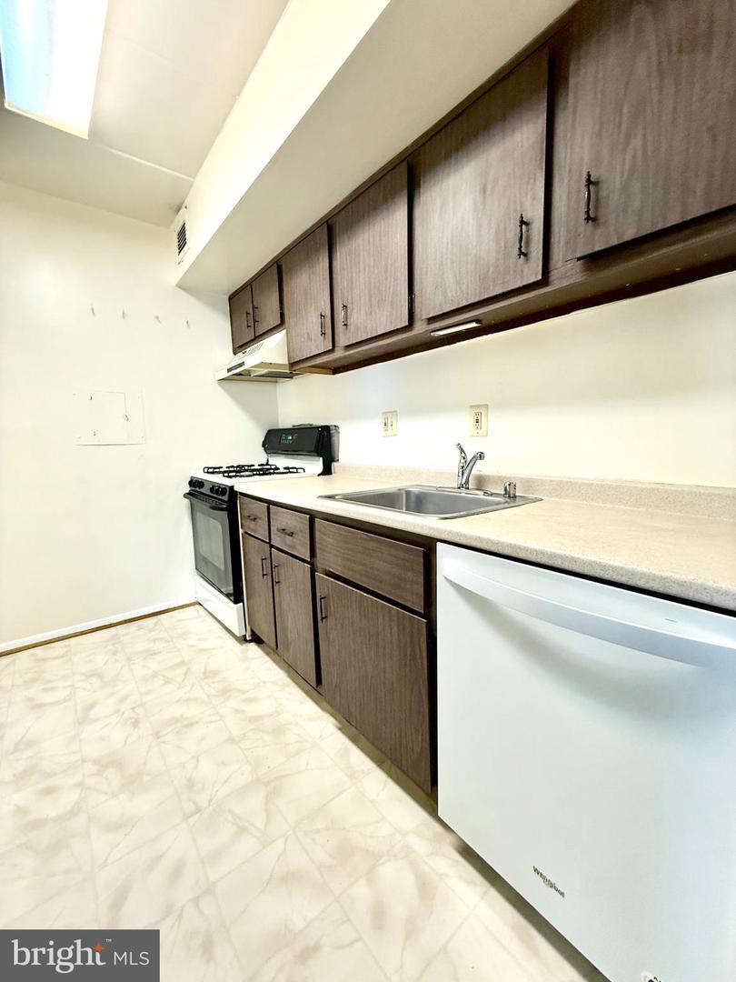 2624 WAGON DR #304, ALEXANDRIA, Virginia 22303, 1 Bedroom Bedrooms, ,1 BathroomBathrooms,Residential,For sale,2624 WAGON DR #304,VAFX2265048 MLS # VAFX2265048