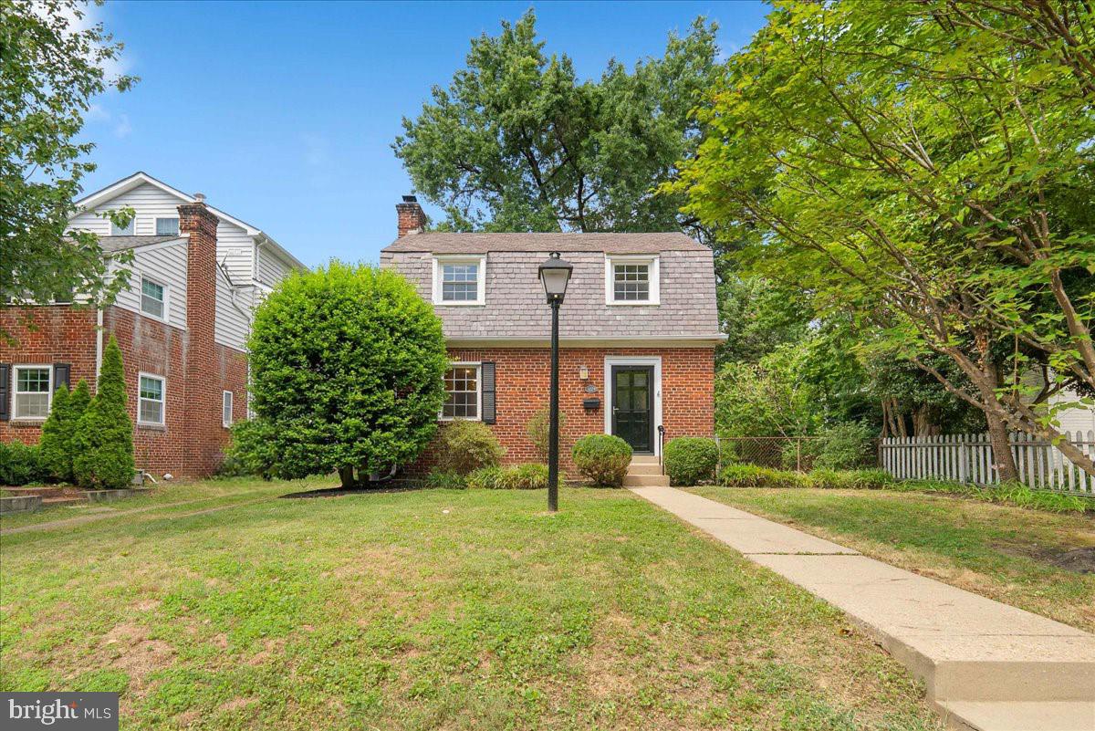 3229 6TH ST S, ARLINGTON, Virginia 22204, 2 Bedrooms Bedrooms, ,2 BathroomsBathrooms,Residential,For sale,3229 6TH ST S,VAAR2063148 MLS # VAAR2063148