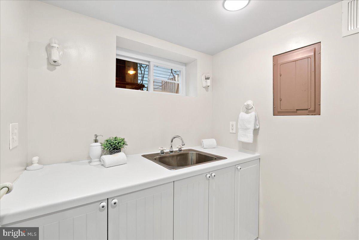 3229 6TH ST S, ARLINGTON, Virginia 22204, 2 Bedrooms Bedrooms, ,2 BathroomsBathrooms,Residential,For sale,3229 6TH ST S,VAAR2063148 MLS # VAAR2063148