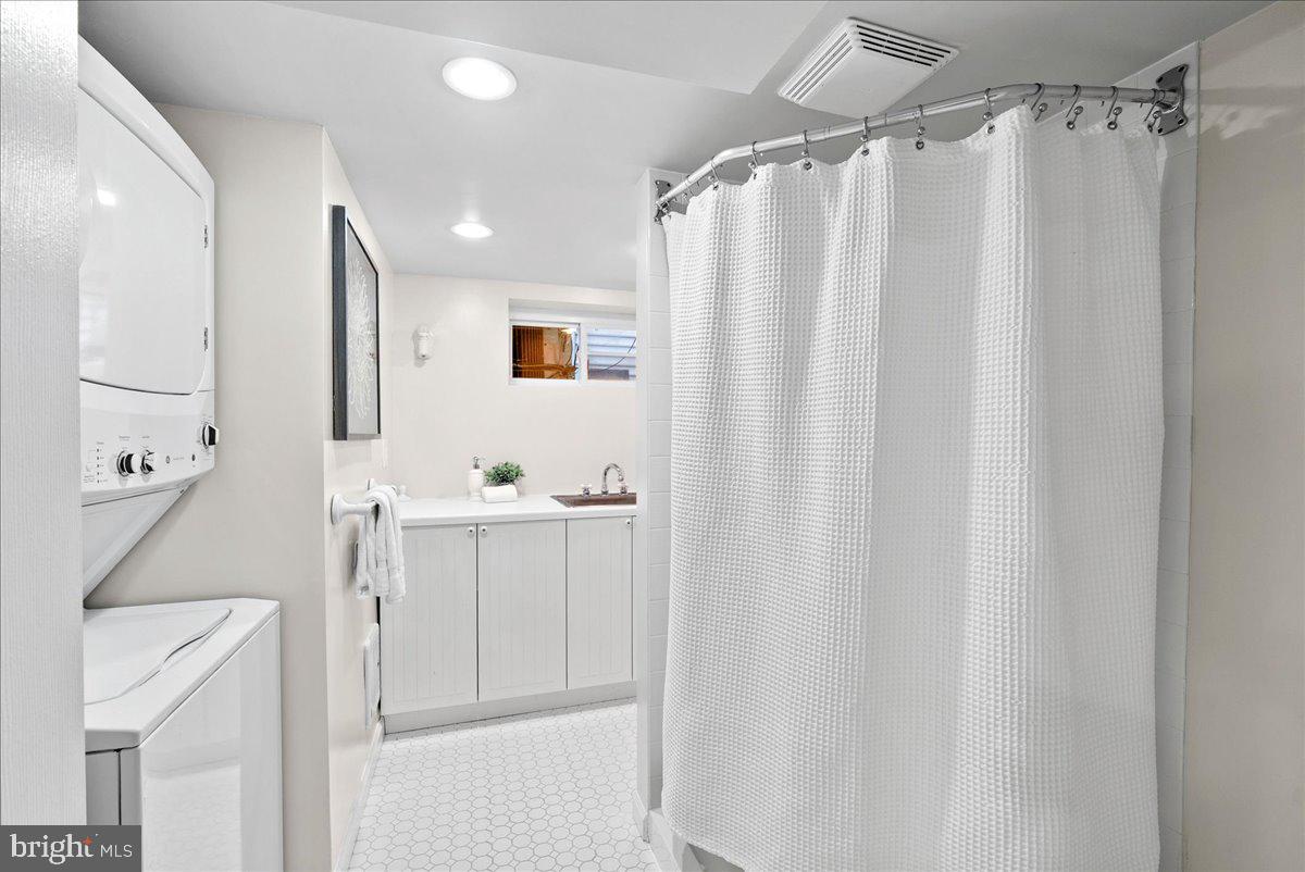 3229 6TH ST S, ARLINGTON, Virginia 22204, 2 Bedrooms Bedrooms, ,2 BathroomsBathrooms,Residential,For sale,3229 6TH ST S,VAAR2063148 MLS # VAAR2063148