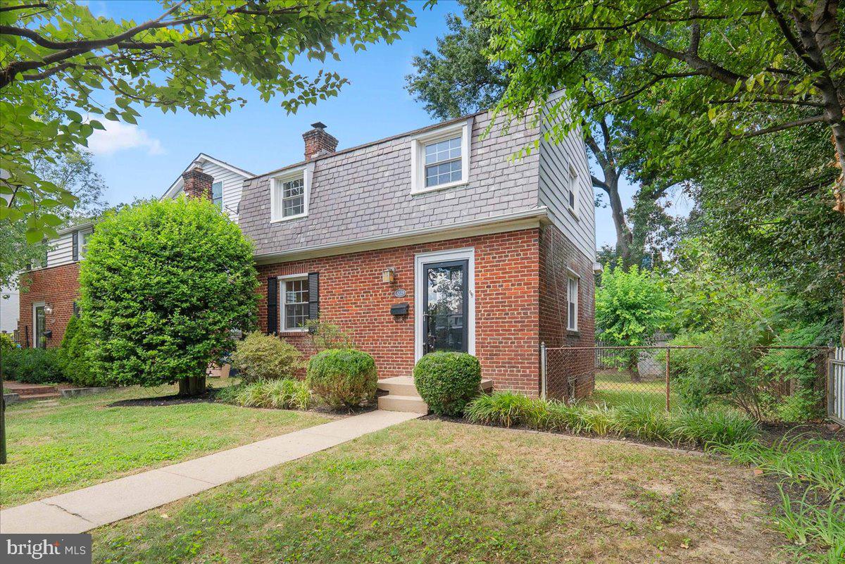 3229 6TH ST S, ARLINGTON, Virginia 22204, 2 Bedrooms Bedrooms, ,2 BathroomsBathrooms,Residential,For sale,3229 6TH ST S,VAAR2063148 MLS # VAAR2063148