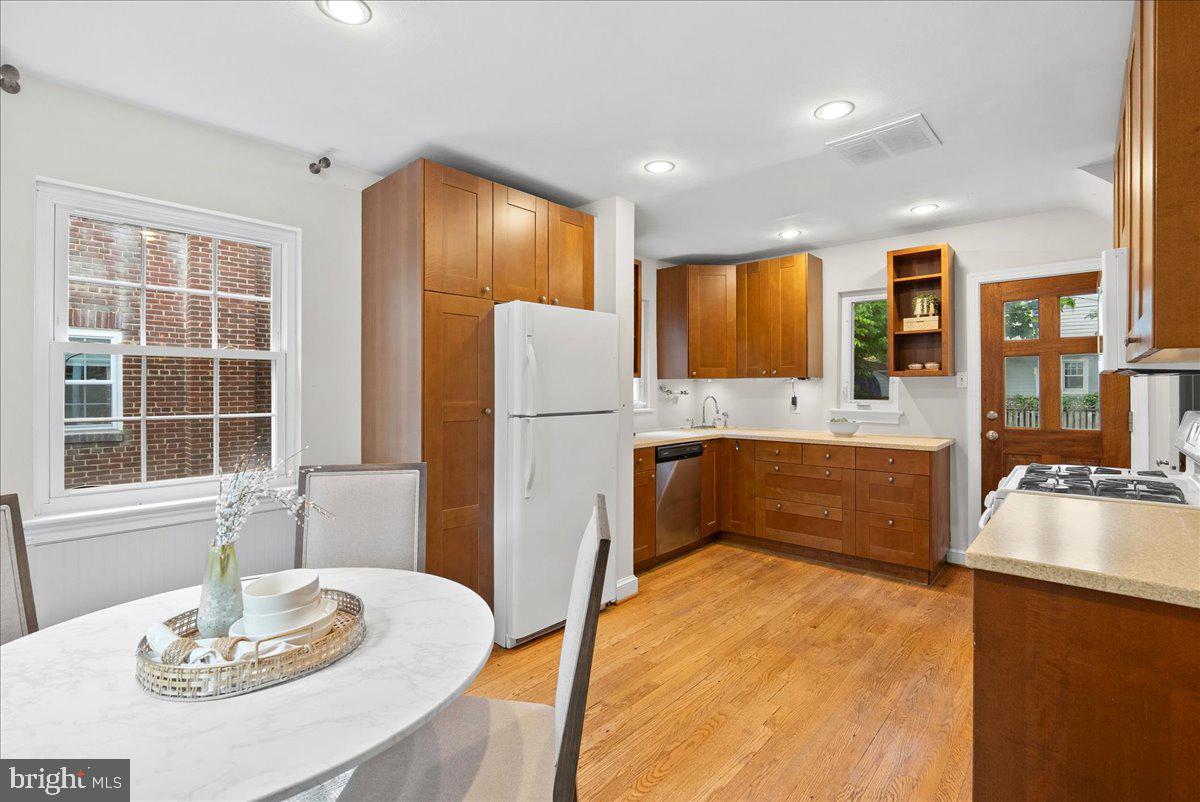 3229 6TH ST S, ARLINGTON, Virginia 22204, 2 Bedrooms Bedrooms, ,2 BathroomsBathrooms,Residential,For sale,3229 6TH ST S,VAAR2063148 MLS # VAAR2063148