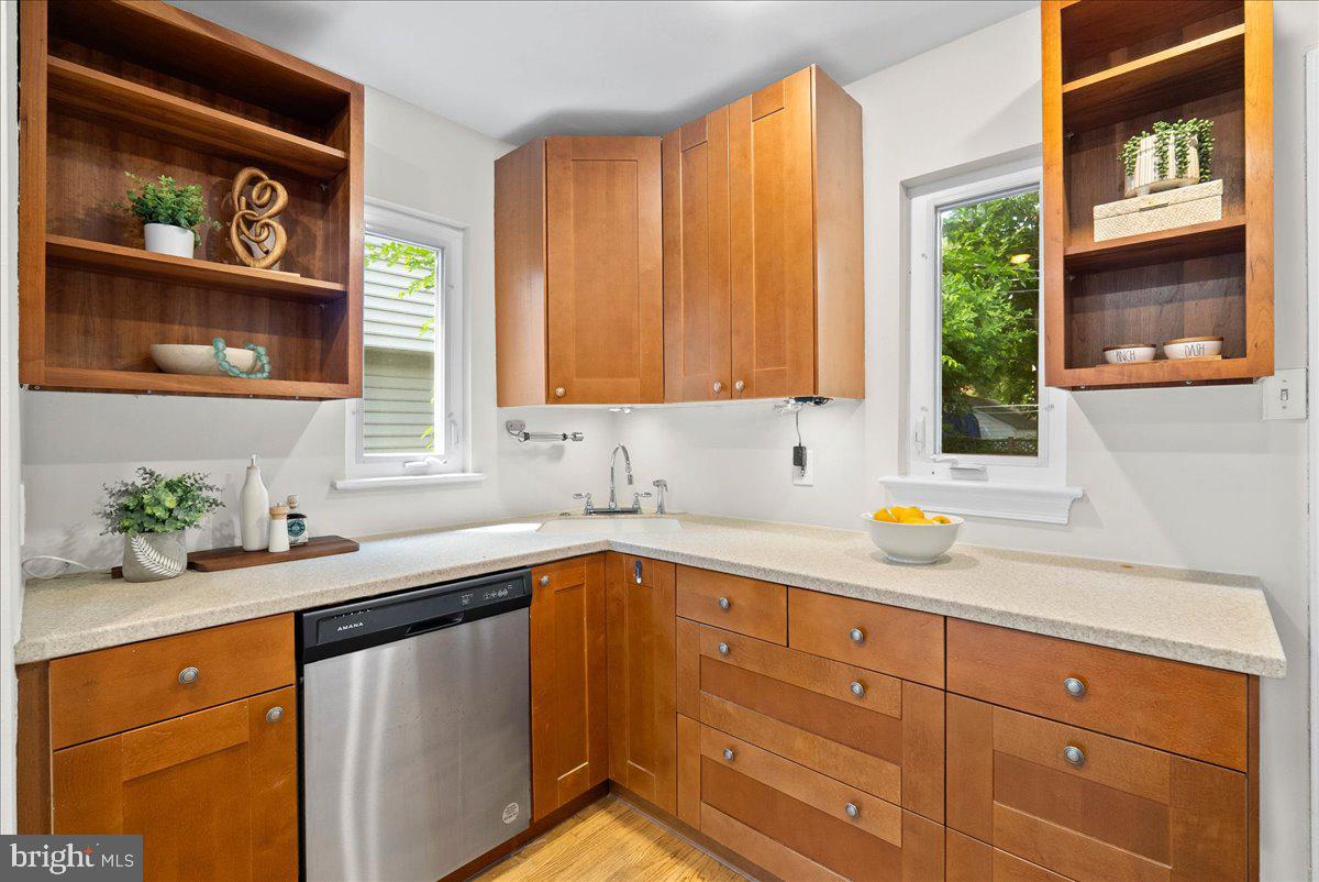 3229 6TH ST S, ARLINGTON, Virginia 22204, 2 Bedrooms Bedrooms, ,2 BathroomsBathrooms,Residential,For sale,3229 6TH ST S,VAAR2063148 MLS # VAAR2063148