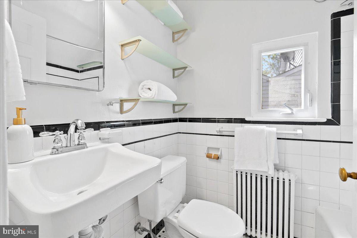 3229 6TH ST S, ARLINGTON, Virginia 22204, 2 Bedrooms Bedrooms, ,2 BathroomsBathrooms,Residential,For sale,3229 6TH ST S,VAAR2063148 MLS # VAAR2063148