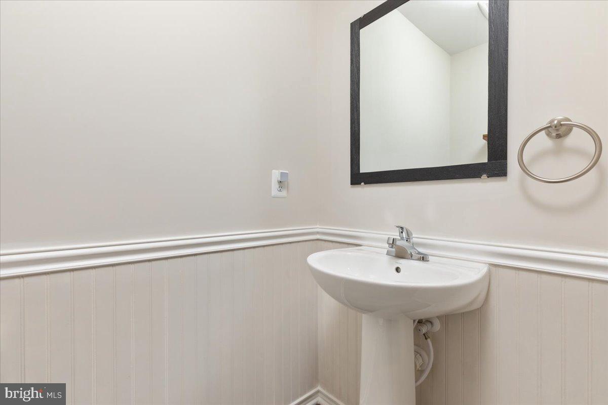 2015 SHOESHINE AVE, ROCKINGHAM, Virginia 22801, 4 Bedrooms Bedrooms, 7 Rooms Rooms,2 BathroomsBathrooms,Residential,For sale,2015 SHOESHINE AVE,VARO2002552 MLS # VARO2002552