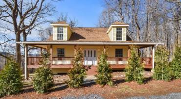 10268 JOHN MARSHALL HWY, DELAPLANE, Virginia 20144, 4 Bedrooms Bedrooms, ,3 BathroomsBathrooms,Residential,For sale,10268 JOHN MARSHALL HWY,VAFQ2018192 MLS # VAFQ2018192