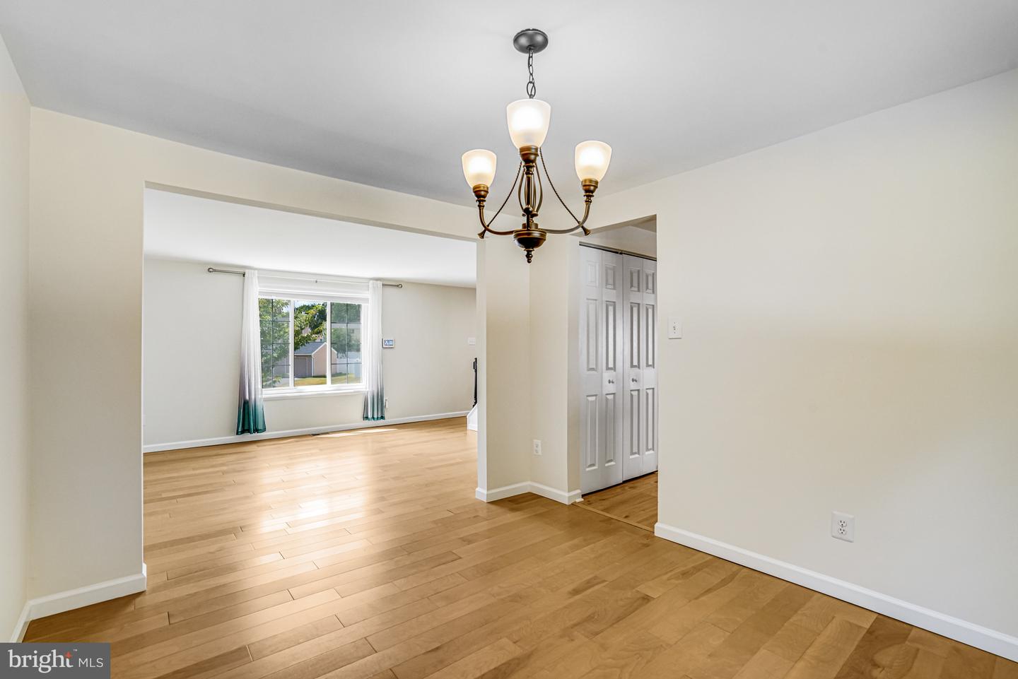 7307 BONNIEMILL LN, SPRINGFIELD, Virginia 22150, 5 Bedrooms Bedrooms, ,3 BathroomsBathrooms,Residential,For sale,7307 BONNIEMILL LN,VAFX2265124 MLS # VAFX2265124