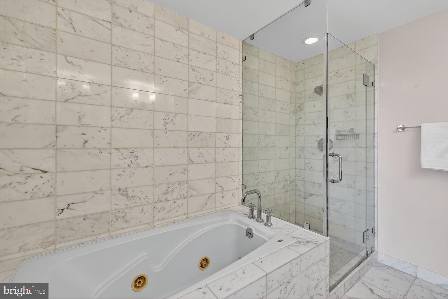 2001 15TH ST N #1210, ARLINGTON, Virginia 22201, 2 Bedrooms Bedrooms, ,2 BathroomsBathrooms,Residential,For sale,2001 15TH ST N #1210,VAAR2063210 MLS # VAAR2063210 2001 15TH ST N #1210, ARLINGTON, Virginia 22201, 2 Bedrooms Bedrooms, ,2 BathroomsBathrooms,Residential,For sale,2001 15TH ST N #1210,VAAR2063210 MLS # VAAR2063210