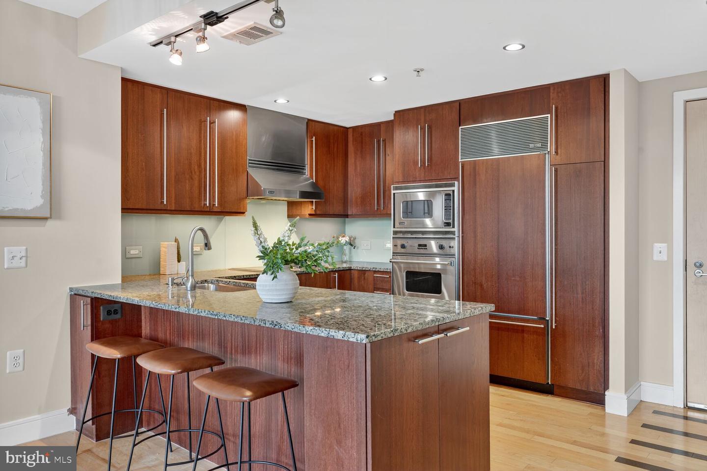 2001 15TH ST N #1210, ARLINGTON, Virginia 22201, 2 Bedrooms Bedrooms, ,2 BathroomsBathrooms,Residential,For sale,2001 15TH ST N #1210,VAAR2063210 MLS # VAAR2063210 2001 15TH ST N #1210, ARLINGTON, Virginia 22201, 2 Bedrooms Bedrooms, ,2 BathroomsBathrooms,Residential,For sale,2001 15TH ST N #1210,VAAR2063210 MLS # VAAR2063210