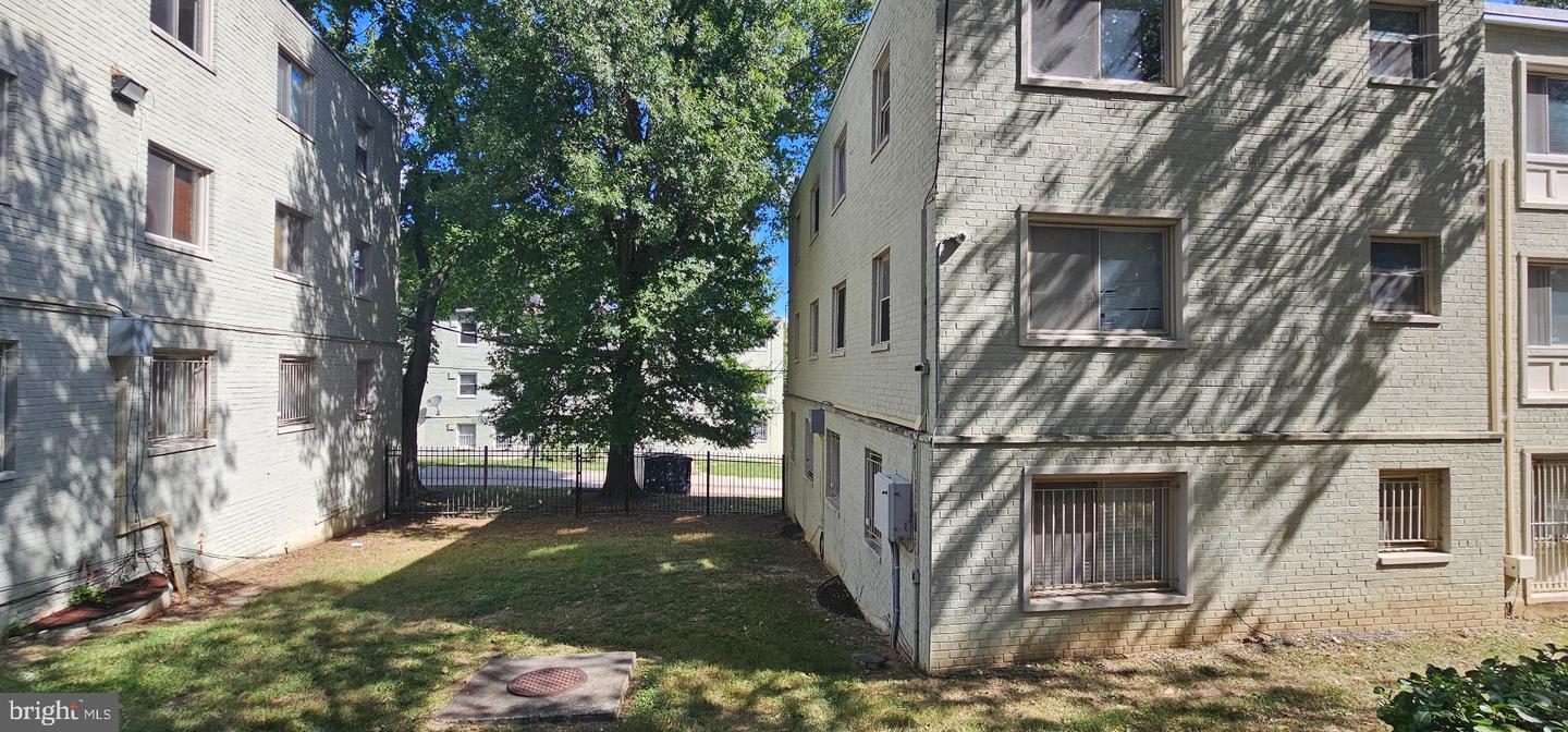 2844 HARTFORD ST SE #301, WASHINGTON, District Of Columbia 20020, 2 Bedrooms Bedrooms, 3 Rooms Rooms,1 BathroomBathrooms,Residential,For sale,2844 HARTFORD ST SE #301,DCDC2220726 MLS # DCDC2220726