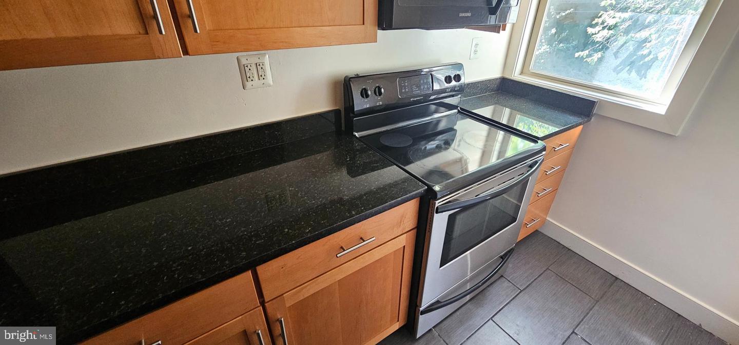 2844 HARTFORD ST SE #301, WASHINGTON, District Of Columbia 20020, 2 Bedrooms Bedrooms, 3 Rooms Rooms,1 BathroomBathrooms,Residential,For sale,2844 HARTFORD ST SE #301,DCDC2220726 MLS # DCDC2220726