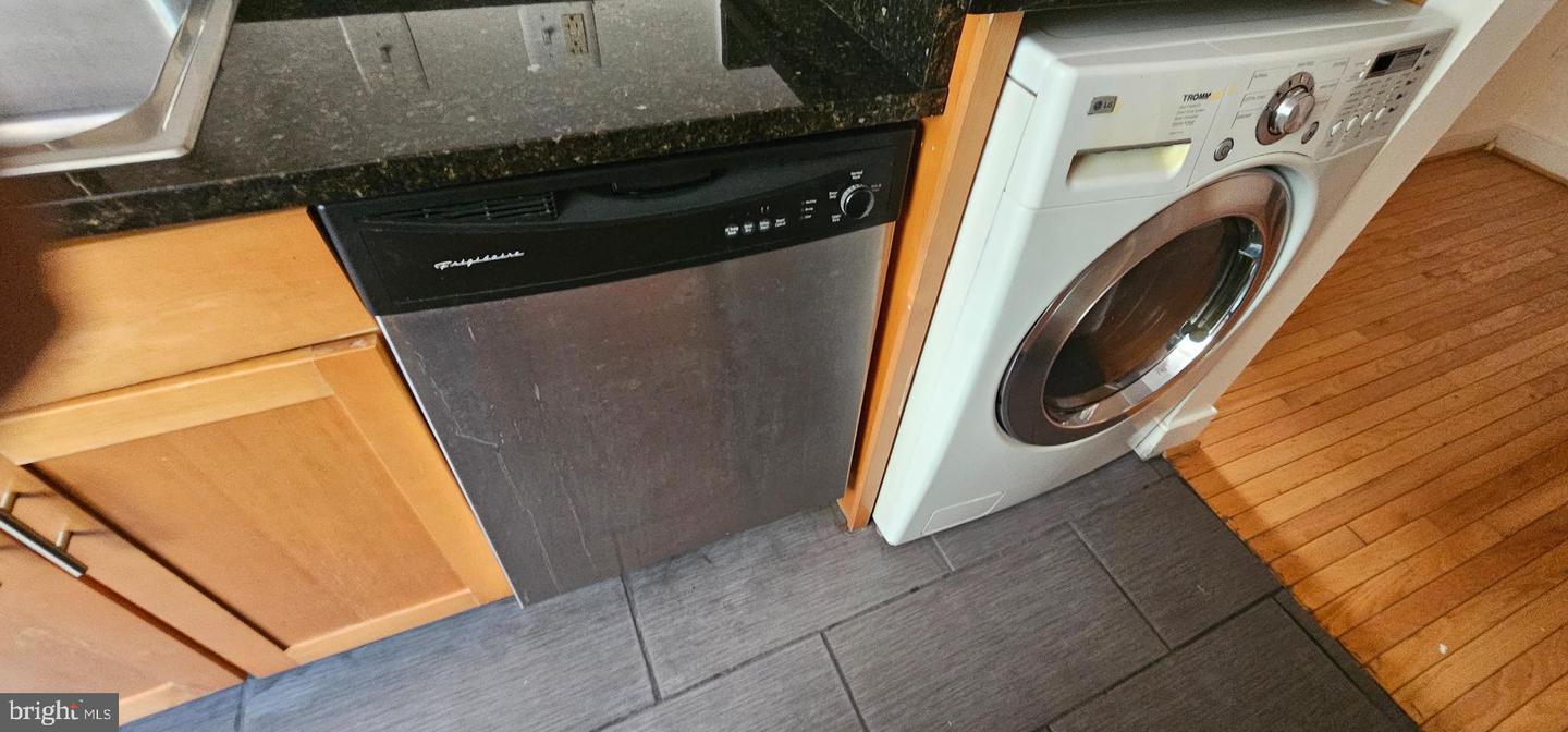 2844 HARTFORD ST SE #301, WASHINGTON, District Of Columbia 20020, 2 Bedrooms Bedrooms, 3 Rooms Rooms,1 BathroomBathrooms,Residential,For sale,2844 HARTFORD ST SE #301,DCDC2220726 MLS # DCDC2220726