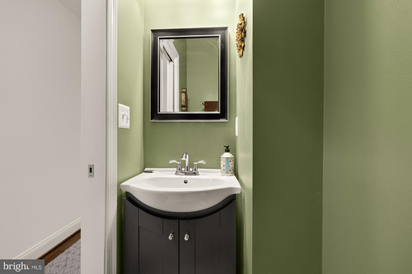 233 S ST NE #4, WASHINGTON, District Of Columbia 20002, 2 Bedrooms Bedrooms, ,2 BathroomsBathrooms,Residential,For sale,233 S ST NE #4,DCDC2220752 MLS # DCDC2220752