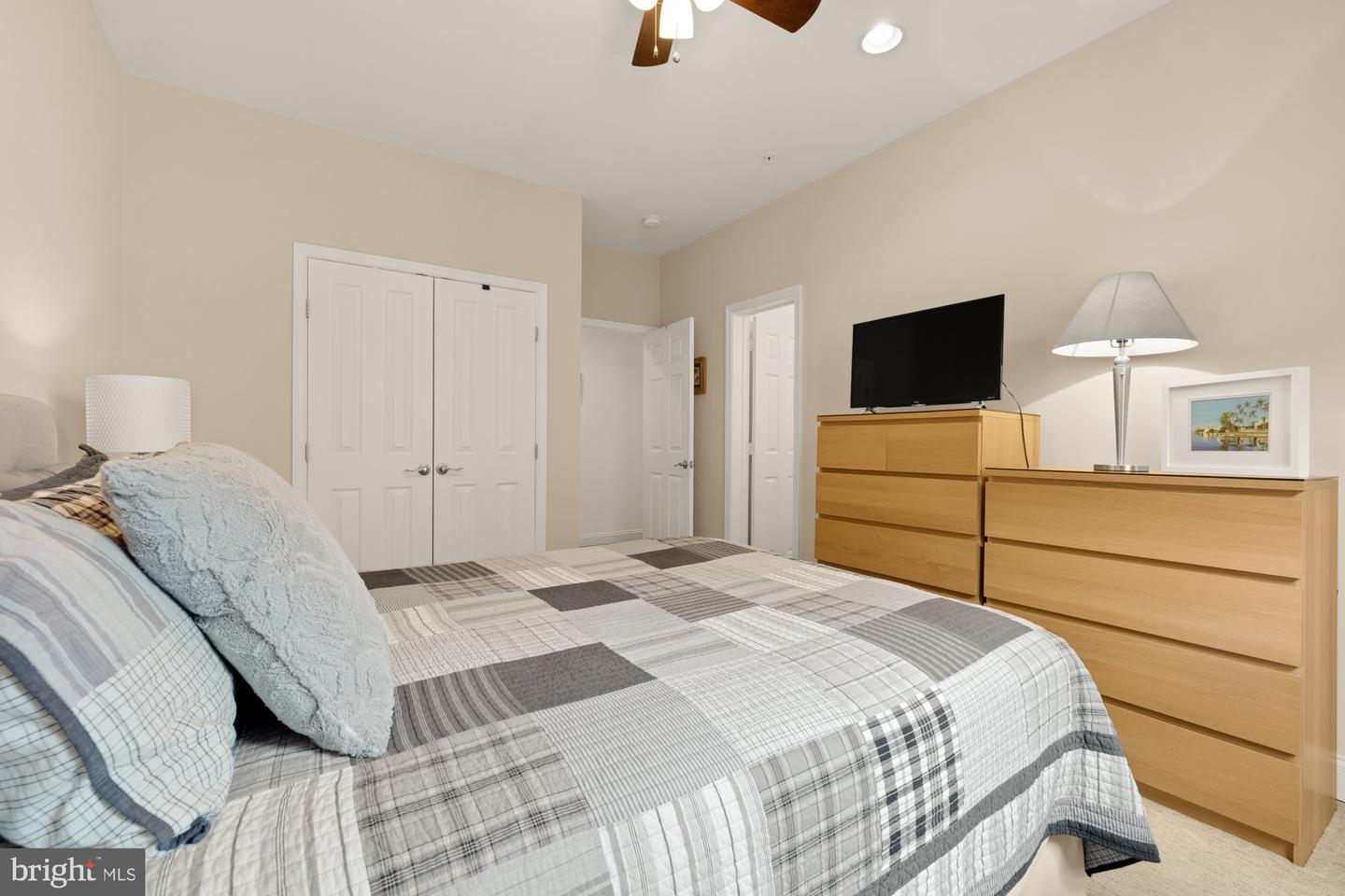 233 S ST NE #4, WASHINGTON, District Of Columbia 20002, 2 Bedrooms Bedrooms, ,2 BathroomsBathrooms,Residential,For sale,233 S ST NE #4,DCDC2220752 MLS # DCDC2220752