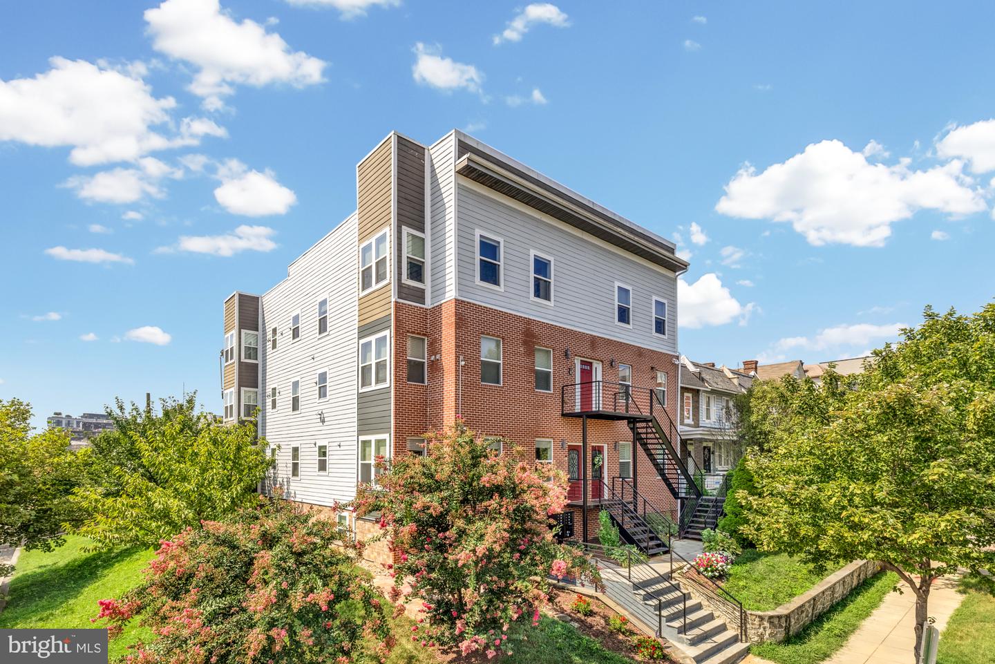 233 S ST NE #4, WASHINGTON, District Of Columbia 20002, 2 Bedrooms Bedrooms, ,2 BathroomsBathrooms,Residential,For sale,233 S ST NE #4,DCDC2220752 MLS # DCDC2220752