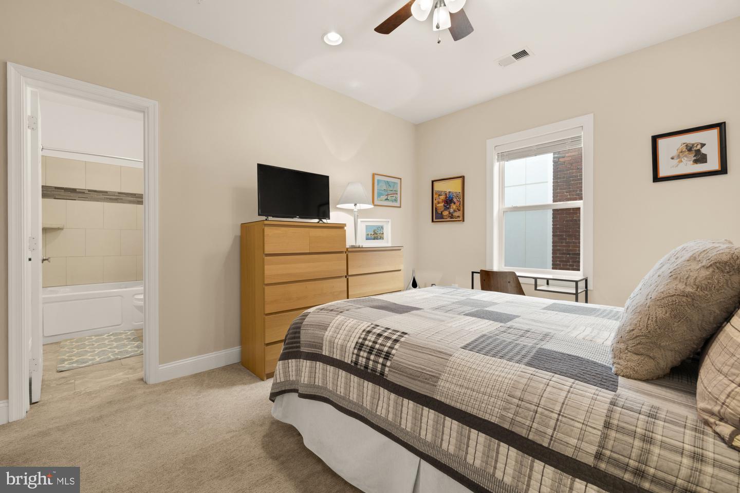 233 S ST NE #4, WASHINGTON, District Of Columbia 20002, 2 Bedrooms Bedrooms, ,2 BathroomsBathrooms,Residential,For sale,233 S ST NE #4,DCDC2220752 MLS # DCDC2220752