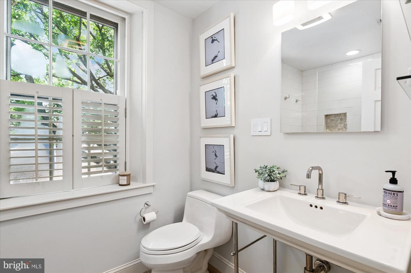 300 S COLUMBUS ST, ALEXANDRIA, Virginia 22314, 3 Bedrooms Bedrooms, 13 Rooms Rooms,3 BathroomsBathrooms,Residential,For sale,300 S COLUMBUS ST,VAAX2049368 MLS # VAAX2049368
