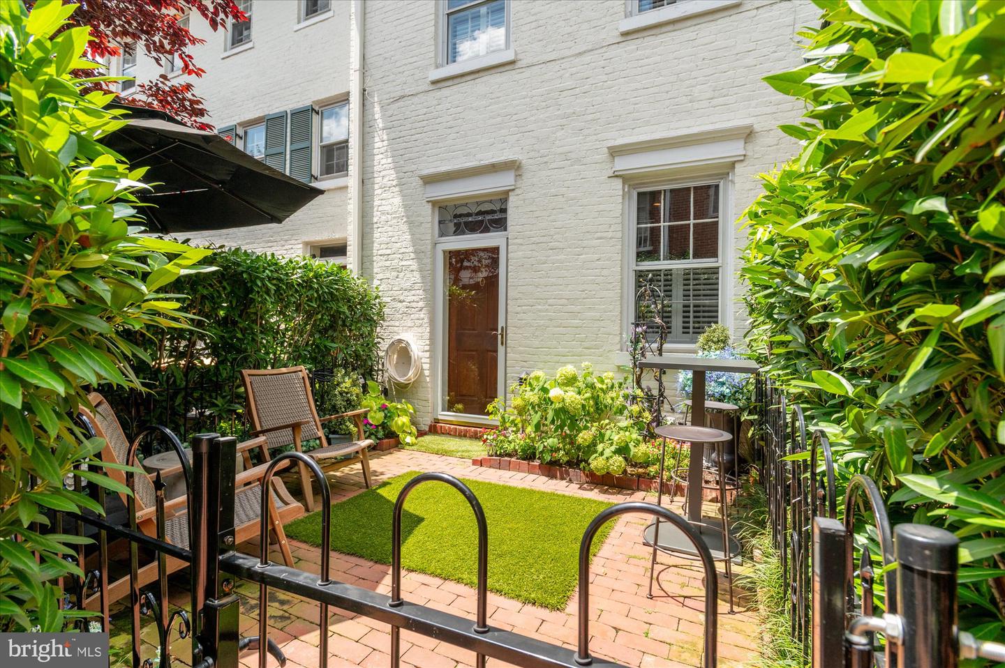 300 S COLUMBUS ST, ALEXANDRIA, Virginia 22314, 3 Bedrooms Bedrooms, 13 Rooms Rooms,3 BathroomsBathrooms,Residential,For sale,300 S COLUMBUS ST,VAAX2049368 MLS # VAAX2049368