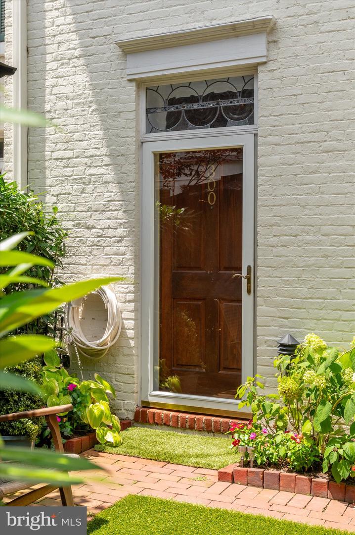 300 S COLUMBUS ST, ALEXANDRIA, Virginia 22314, 3 Bedrooms Bedrooms, 13 Rooms Rooms,3 BathroomsBathrooms,Residential,For sale,300 S COLUMBUS ST,VAAX2049368 MLS # VAAX2049368