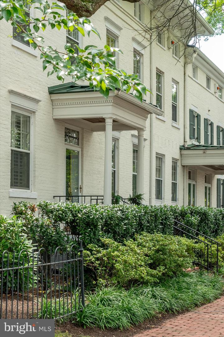 300 S COLUMBUS ST, ALEXANDRIA, Virginia 22314, 3 Bedrooms Bedrooms, 13 Rooms Rooms,3 BathroomsBathrooms,Residential,For sale,300 S COLUMBUS ST,VAAX2049368 MLS # VAAX2049368