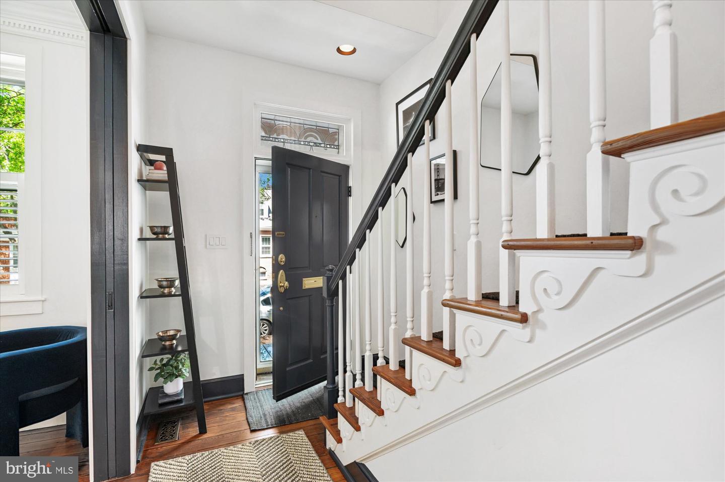 300 S COLUMBUS ST, ALEXANDRIA, Virginia 22314, 3 Bedrooms Bedrooms, 13 Rooms Rooms,3 BathroomsBathrooms,Residential,For sale,300 S COLUMBUS ST,VAAX2049368 MLS # VAAX2049368
