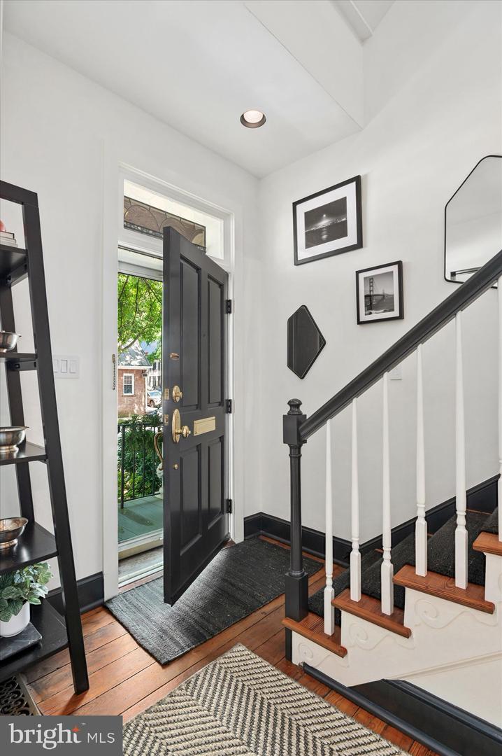 300 S COLUMBUS ST, ALEXANDRIA, Virginia 22314, 3 Bedrooms Bedrooms, 13 Rooms Rooms,3 BathroomsBathrooms,Residential,For sale,300 S COLUMBUS ST,VAAX2049368 MLS # VAAX2049368