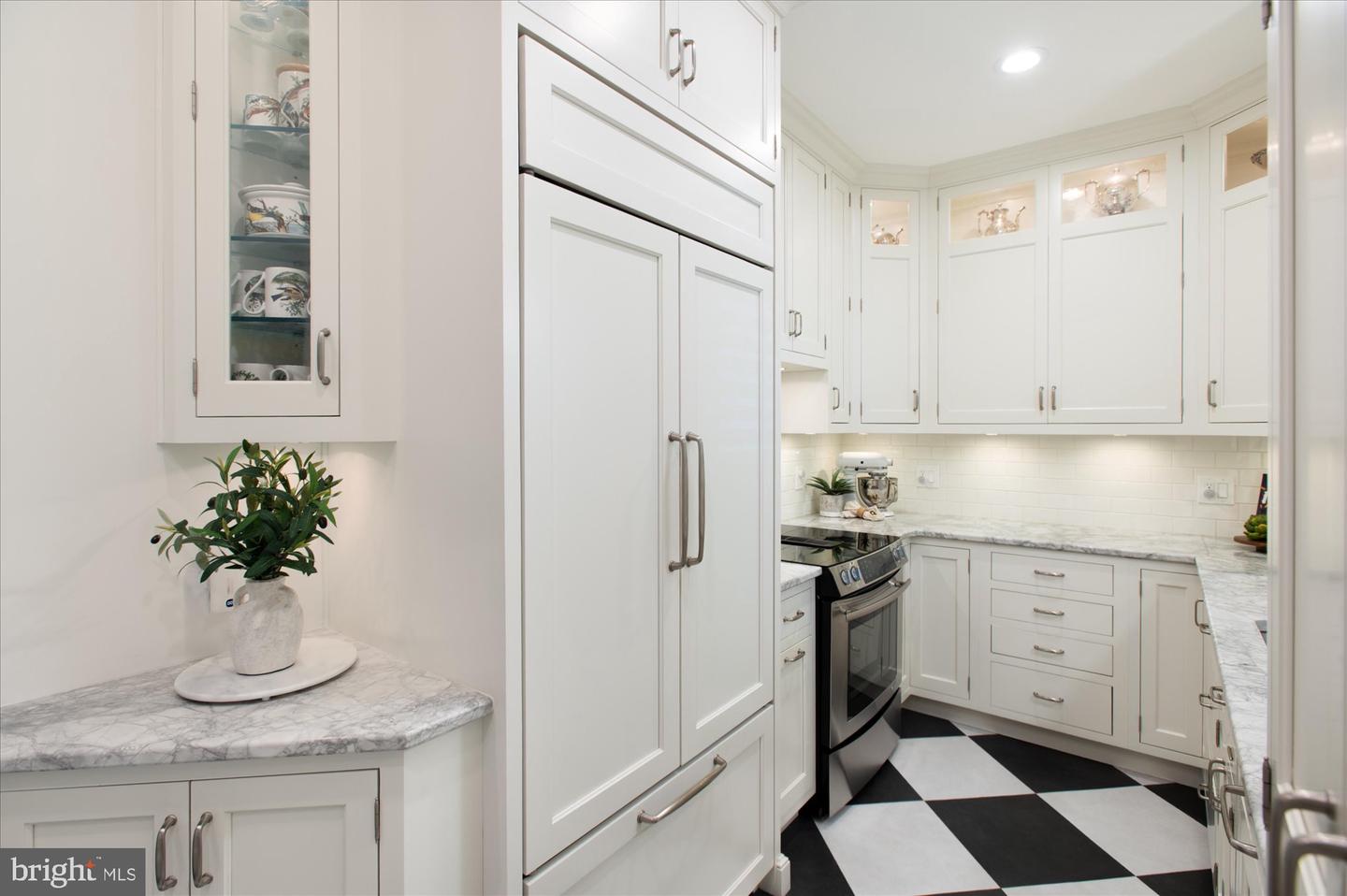 300 S COLUMBUS ST, ALEXANDRIA, Virginia 22314, 3 Bedrooms Bedrooms, 13 Rooms Rooms,3 BathroomsBathrooms,Residential,For sale,300 S COLUMBUS ST,VAAX2049368 MLS # VAAX2049368