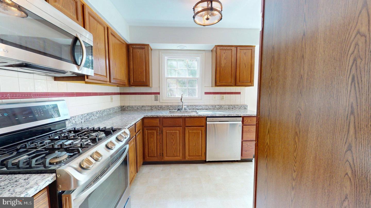 20044 CREW SQ, ASHBURN, Virginia 20147, 2 Bedrooms Bedrooms, 11 Rooms Rooms,2 BathroomsBathrooms,Residential,For sale,20044 CREW SQ,VALO2106266 MLS # VALO2106266