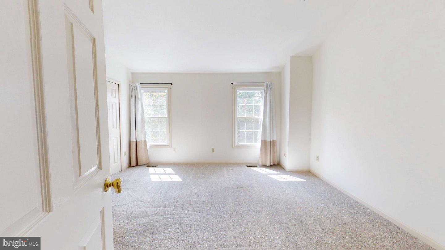 20044 CREW SQ, ASHBURN, Virginia 20147, 2 Bedrooms Bedrooms, 11 Rooms Rooms,2 BathroomsBathrooms,Residential,For sale,20044 CREW SQ,VALO2106266 MLS # VALO2106266