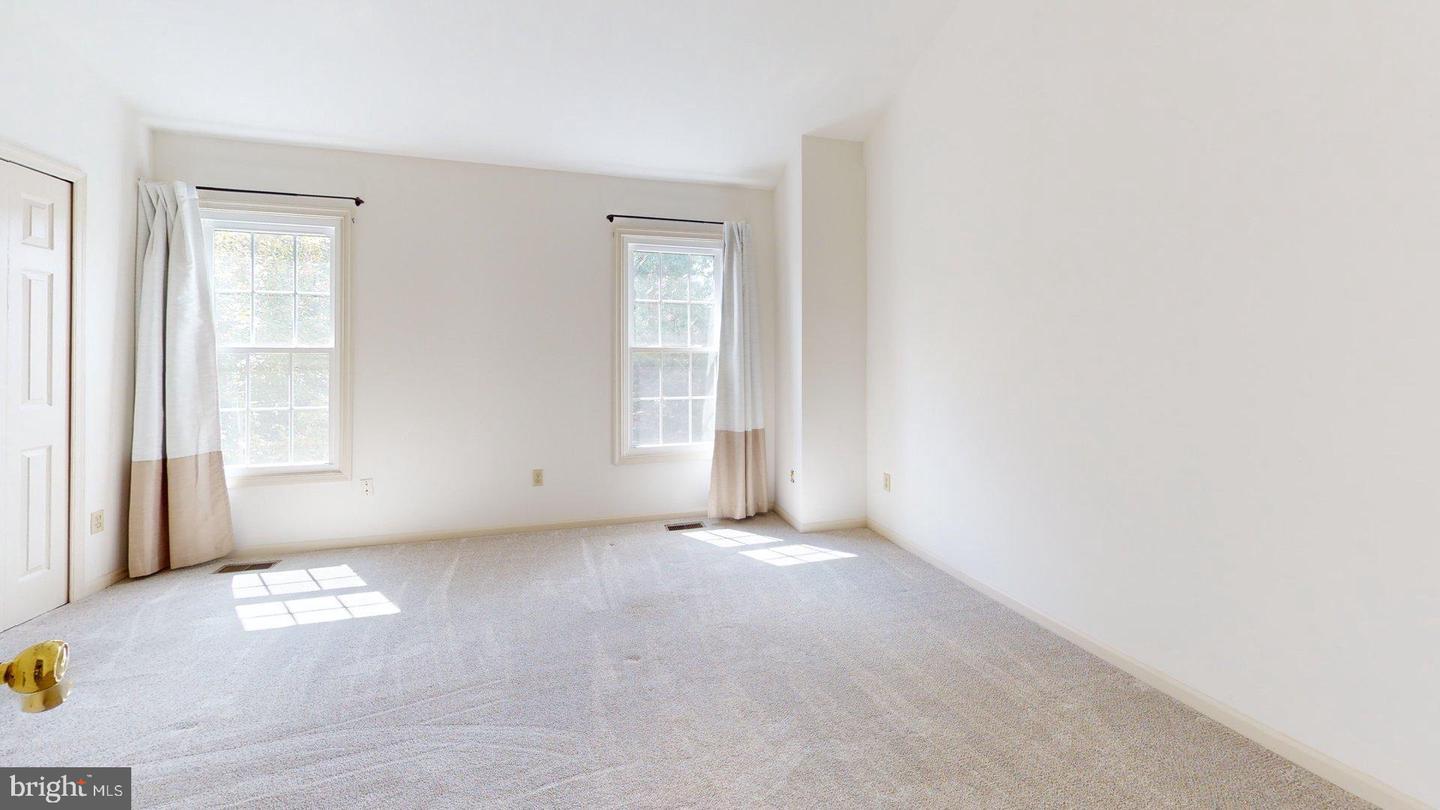 20044 CREW SQ, ASHBURN, Virginia 20147, 2 Bedrooms Bedrooms, 11 Rooms Rooms,2 BathroomsBathrooms,Residential,For sale,20044 CREW SQ,VALO2106266 MLS # VALO2106266