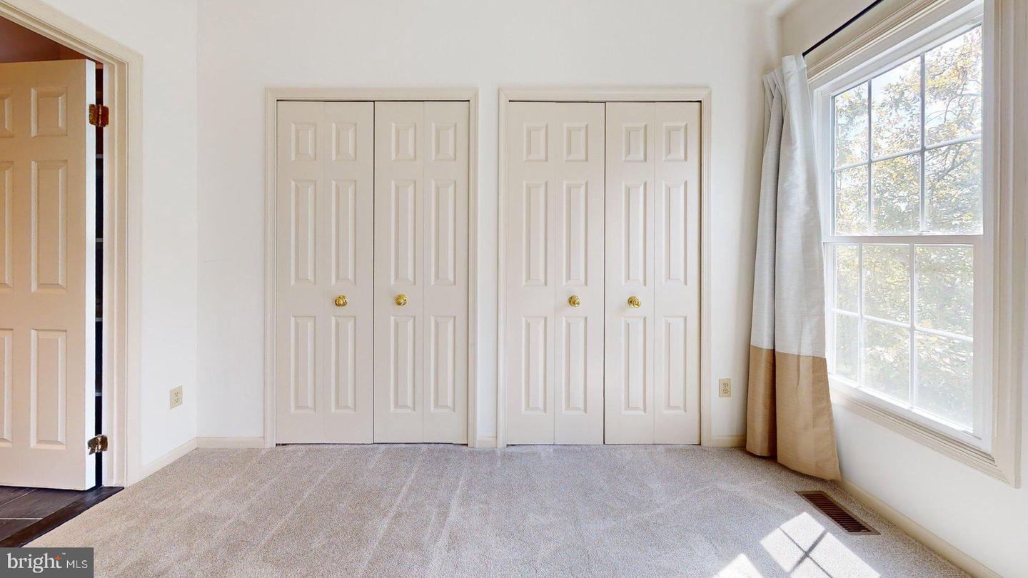 20044 CREW SQ, ASHBURN, Virginia 20147, 2 Bedrooms Bedrooms, 11 Rooms Rooms,2 BathroomsBathrooms,Residential,For sale,20044 CREW SQ,VALO2106266 MLS # VALO2106266
