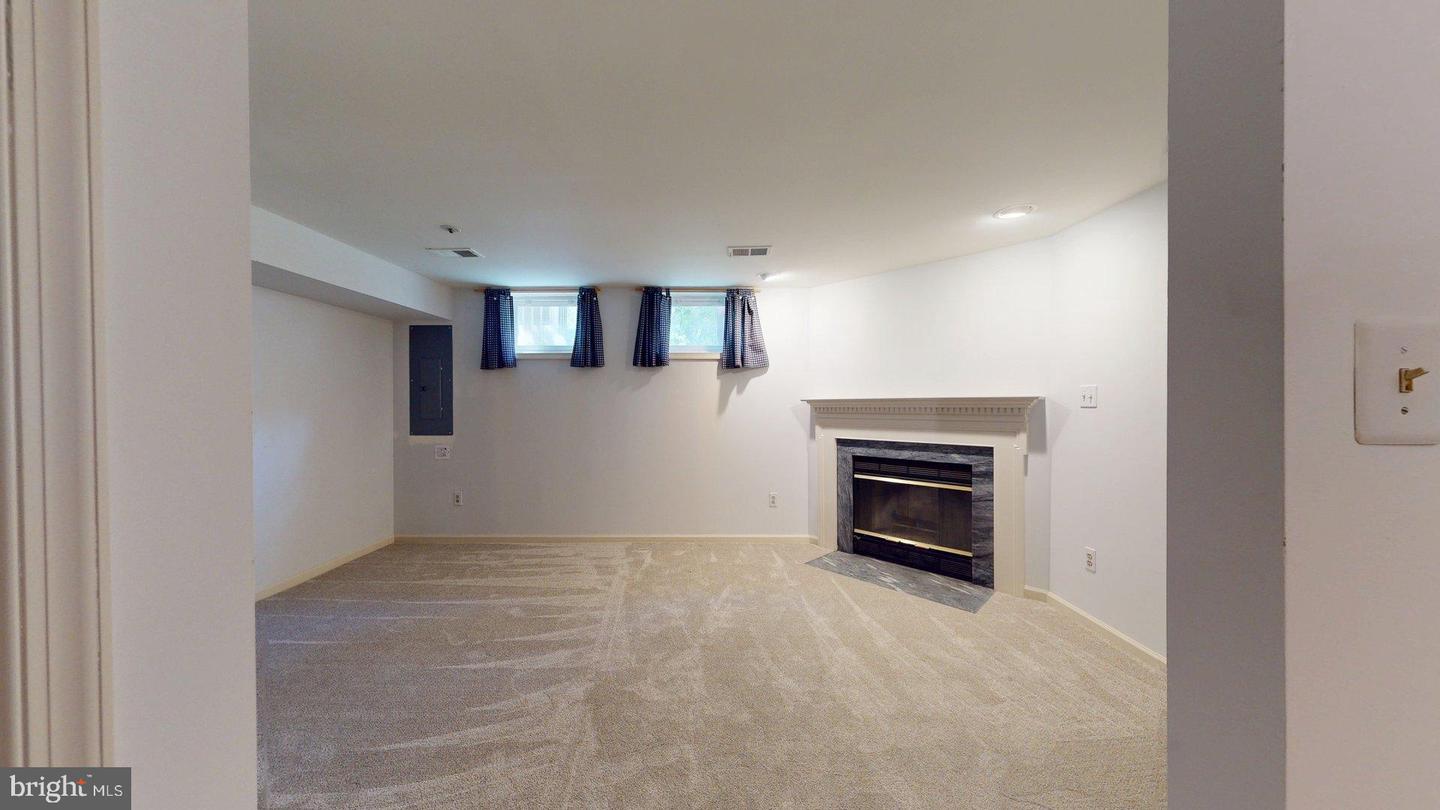 20044 CREW SQ, ASHBURN, Virginia 20147, 2 Bedrooms Bedrooms, 11 Rooms Rooms,2 BathroomsBathrooms,Residential,For sale,20044 CREW SQ,VALO2106266 MLS # VALO2106266