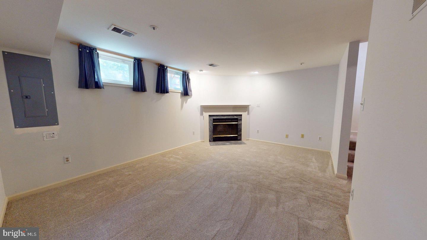 20044 CREW SQ, ASHBURN, Virginia 20147, 2 Bedrooms Bedrooms, 11 Rooms Rooms,2 BathroomsBathrooms,Residential,For sale,20044 CREW SQ,VALO2106266 MLS # VALO2106266
