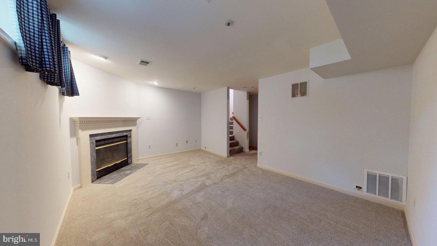 20044 CREW SQ, ASHBURN, Virginia 20147, 2 Bedrooms Bedrooms, 11 Rooms Rooms,2 BathroomsBathrooms,Residential,For sale,20044 CREW SQ,VALO2106266 MLS # VALO2106266