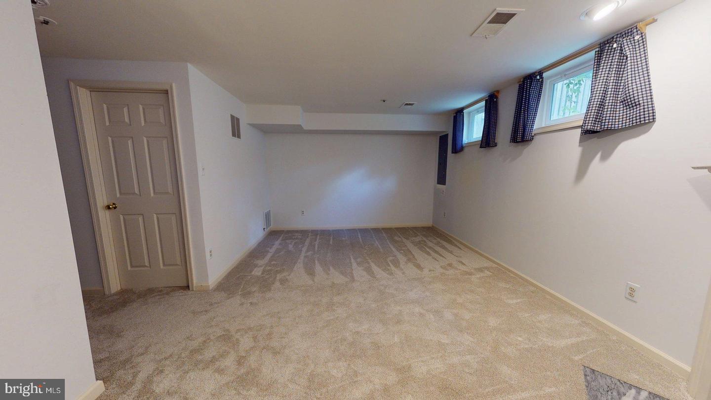 20044 CREW SQ, ASHBURN, Virginia 20147, 2 Bedrooms Bedrooms, 11 Rooms Rooms,2 BathroomsBathrooms,Residential,For sale,20044 CREW SQ,VALO2106266 MLS # VALO2106266