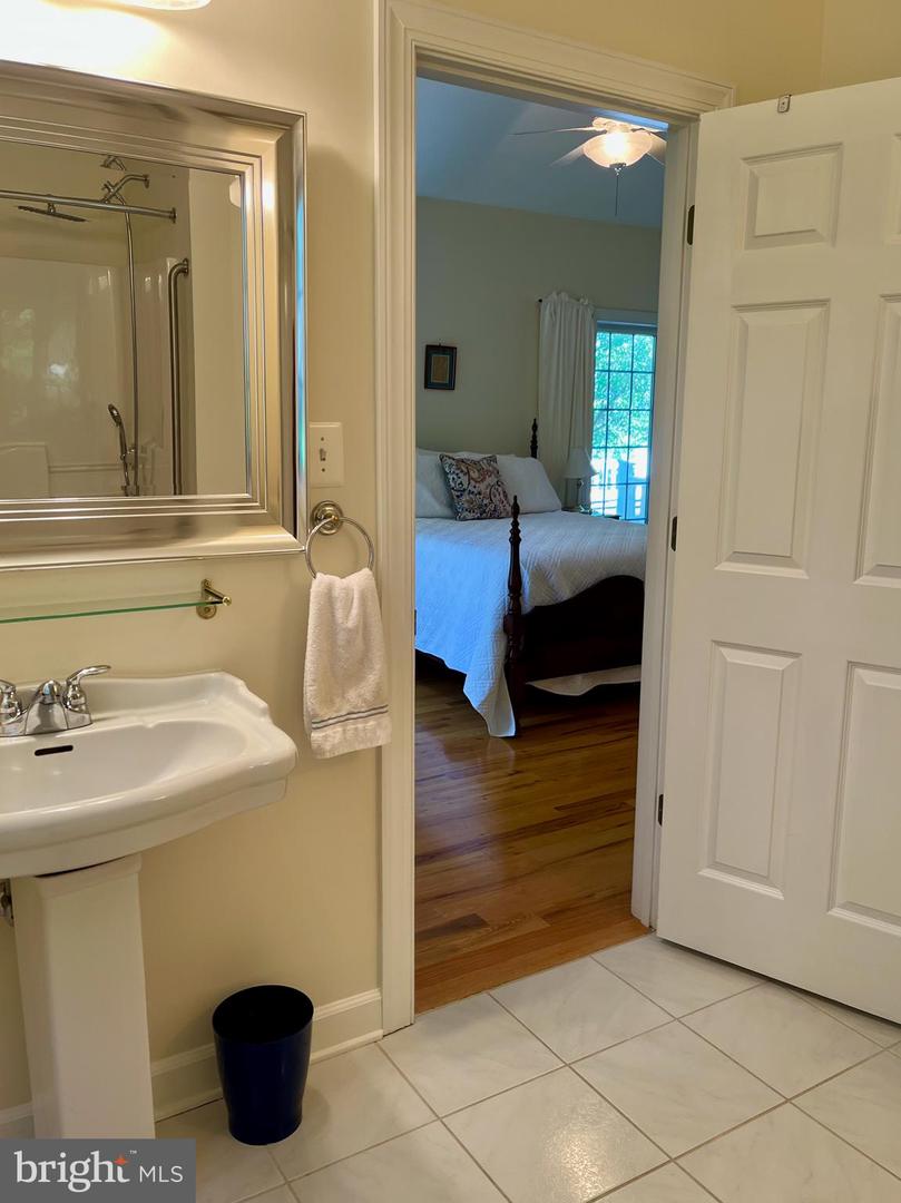 119 LAKE SHORE DR, CROSS JUNCTION, Virginia 22625, 4 Bedrooms Bedrooms, ,3 BathroomsBathrooms,Residential,For sale,119 LAKE SHORE DR,VAFV2036650 MLS # VAFV2036650