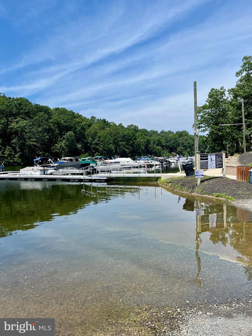 119 LAKE SHORE DR, CROSS JUNCTION, Virginia 22625, 4 Bedrooms Bedrooms, ,3 BathroomsBathrooms,Residential,For sale,119 LAKE SHORE DR,VAFV2036650 MLS # VAFV2036650