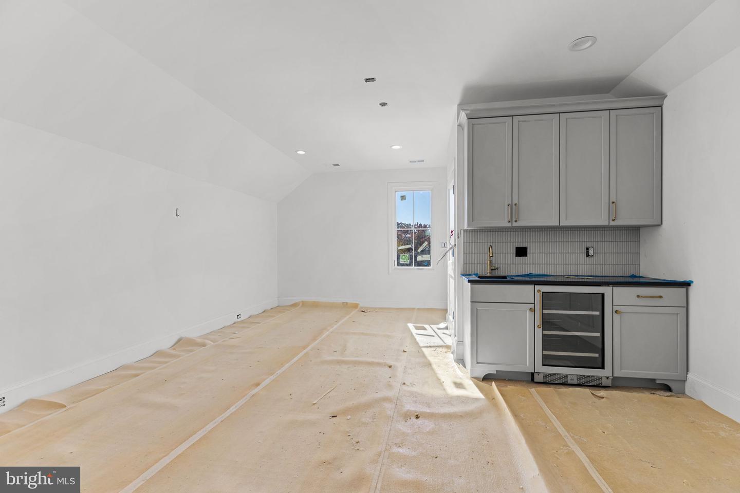 629 N LINCOLN ST N, ARLINGTON, Virginia 22201, 6 Bedrooms Bedrooms, ,6 BathroomsBathrooms,Residential,For sale,629 N LINCOLN ST N,VAAR2063224 MLS # VAAR2063224