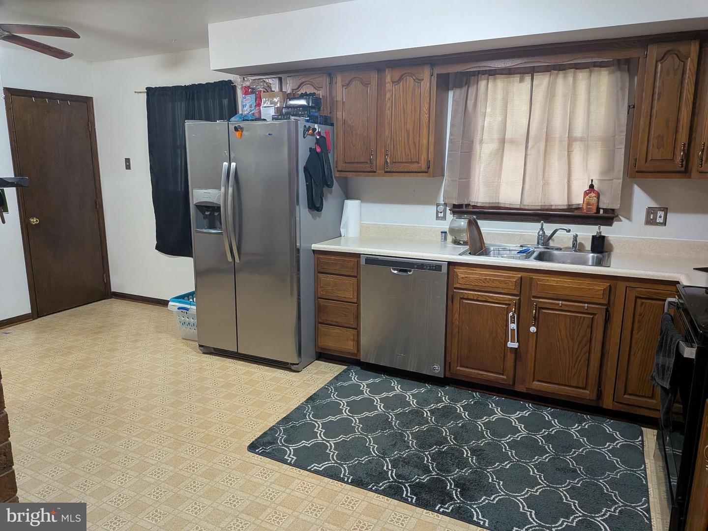 9511 ROGUES RD, MIDLAND, Virginia 22728, 3 Bedrooms Bedrooms, 8 Rooms Rooms,2 BathroomsBathrooms,Residential,For sale,9511 ROGUES RD,VAFQ2018200 MLS # VAFQ2018200
