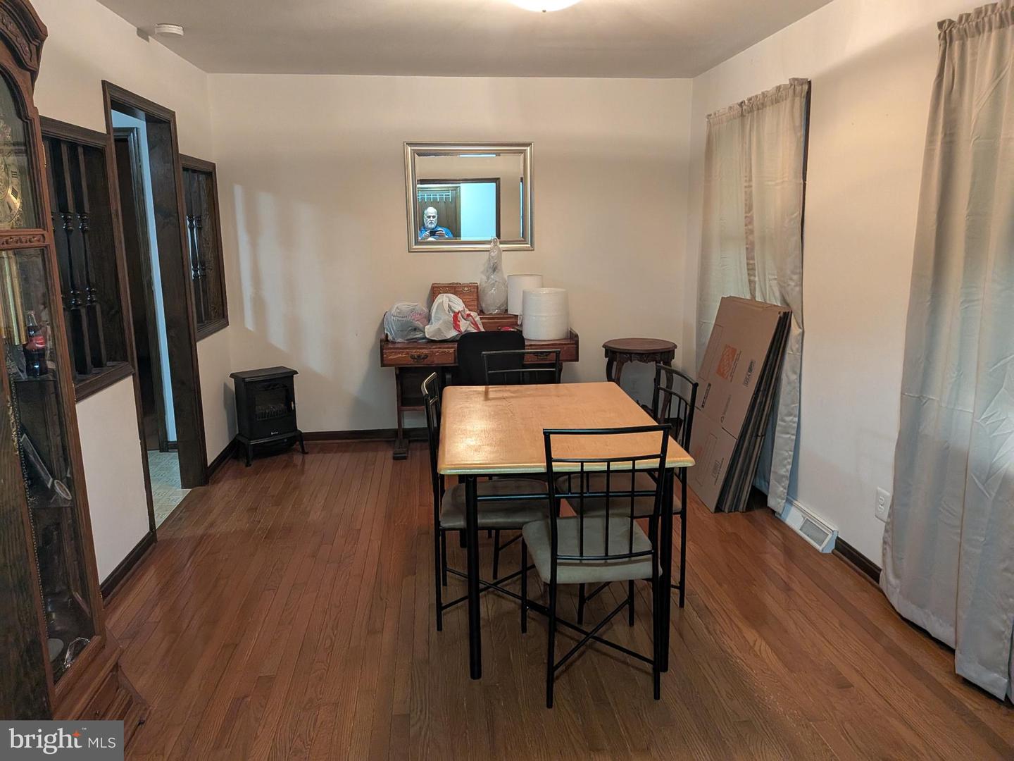 9511 ROGUES RD, MIDLAND, Virginia 22728, 3 Bedrooms Bedrooms, 8 Rooms Rooms,2 BathroomsBathrooms,Residential,For sale,9511 ROGUES RD,VAFQ2018200 MLS # VAFQ2018200
