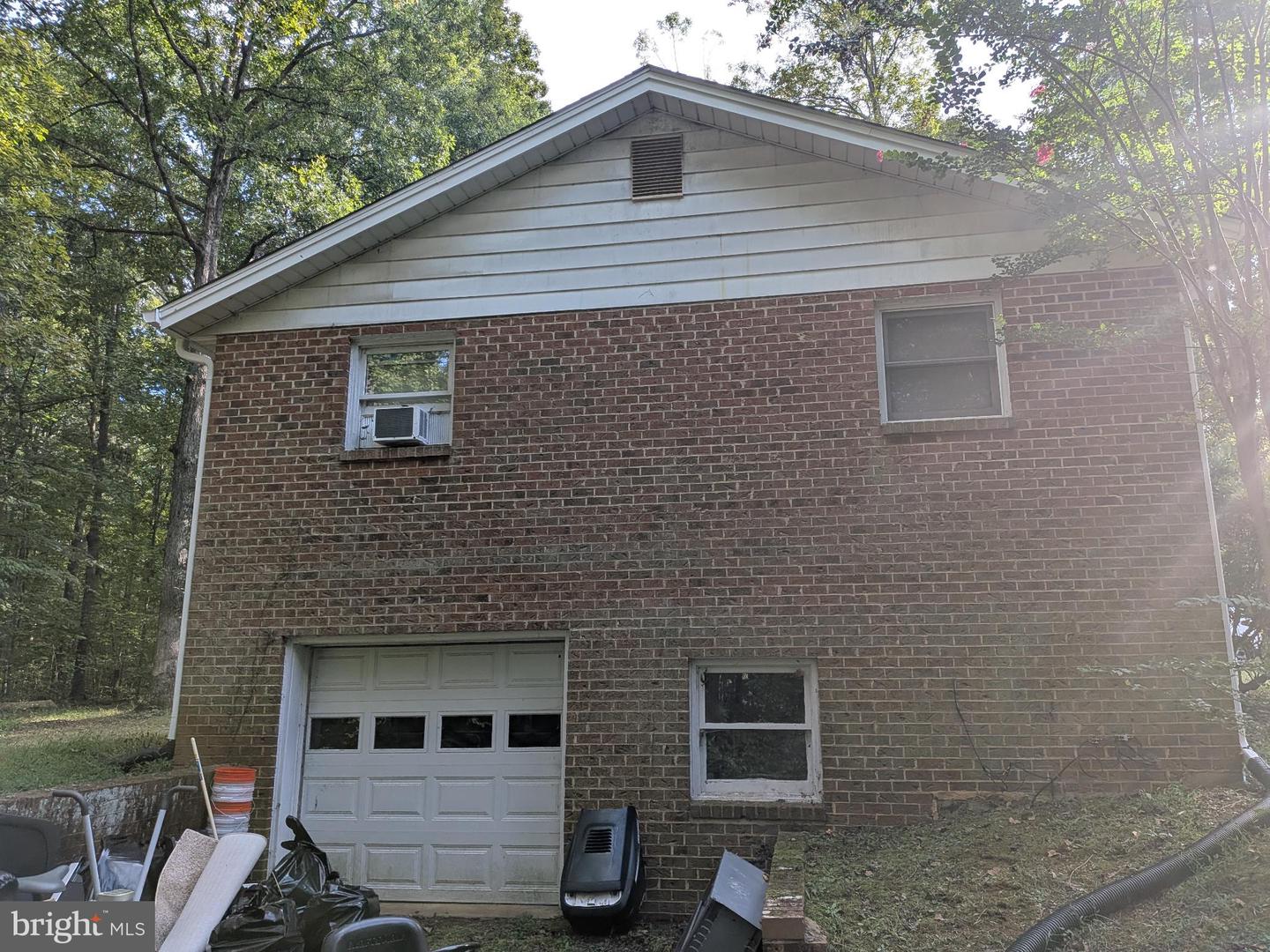 9511 ROGUES RD, MIDLAND, Virginia 22728, 3 Bedrooms Bedrooms, 8 Rooms Rooms,2 BathroomsBathrooms,Residential,For sale,9511 ROGUES RD,VAFQ2018200 MLS # VAFQ2018200