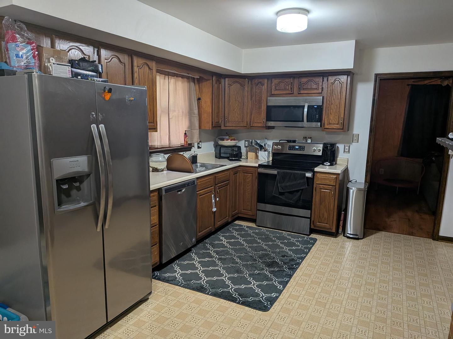 9511 ROGUES RD, MIDLAND, Virginia 22728, 3 Bedrooms Bedrooms, 8 Rooms Rooms,2 BathroomsBathrooms,Residential,For sale,9511 ROGUES RD,VAFQ2018200 MLS # VAFQ2018200