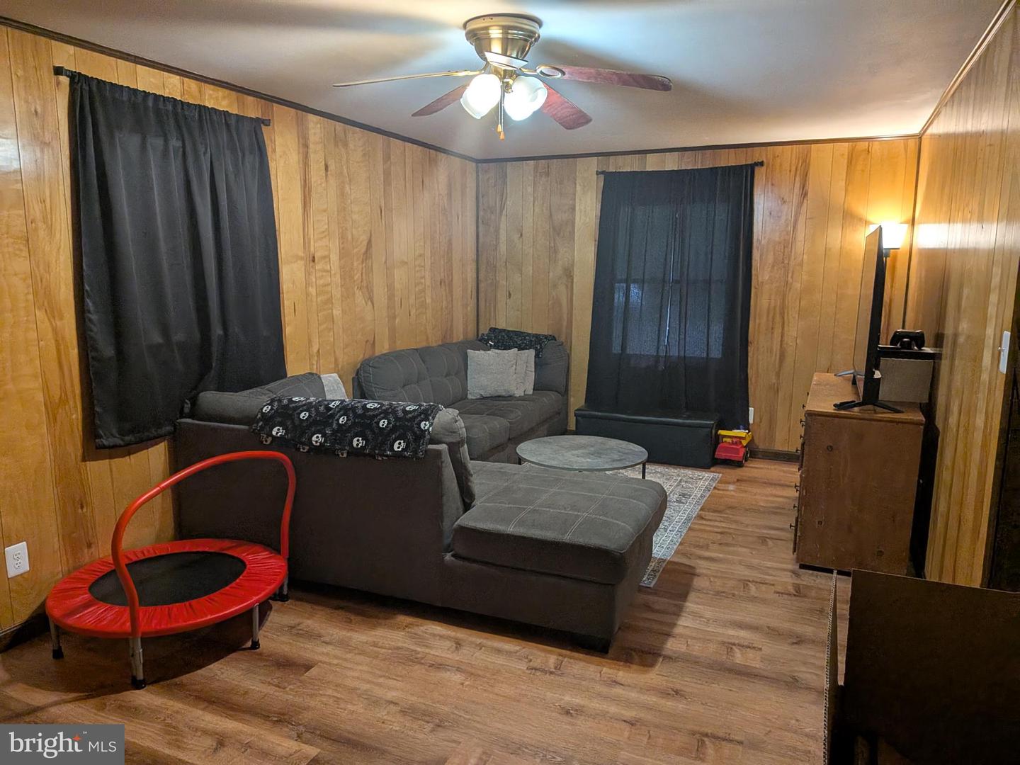 9511 ROGUES RD, MIDLAND, Virginia 22728, 3 Bedrooms Bedrooms, 8 Rooms Rooms,2 BathroomsBathrooms,Residential,For sale,9511 ROGUES RD,VAFQ2018200 MLS # VAFQ2018200