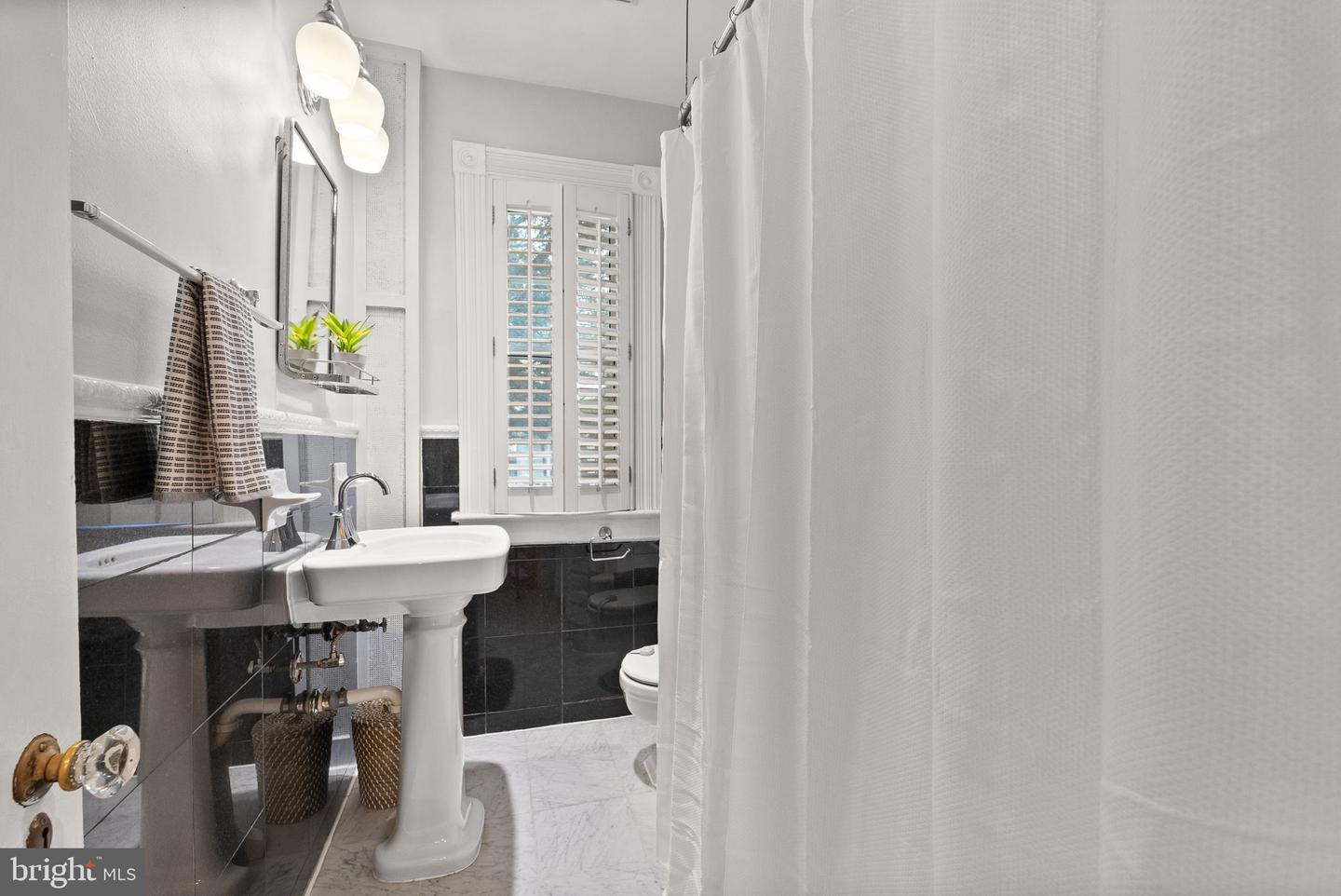 5112 CONNECTICUT AVE NW #205, WASHINGTON, District Of Columbia 20008, 2 Bedrooms Bedrooms, 5 Rooms Rooms,1 BathroomBathrooms,Residential,For sale,5112 CONNECTICUT AVE NW #205,DCDC2220876 MLS # DCDC2220876