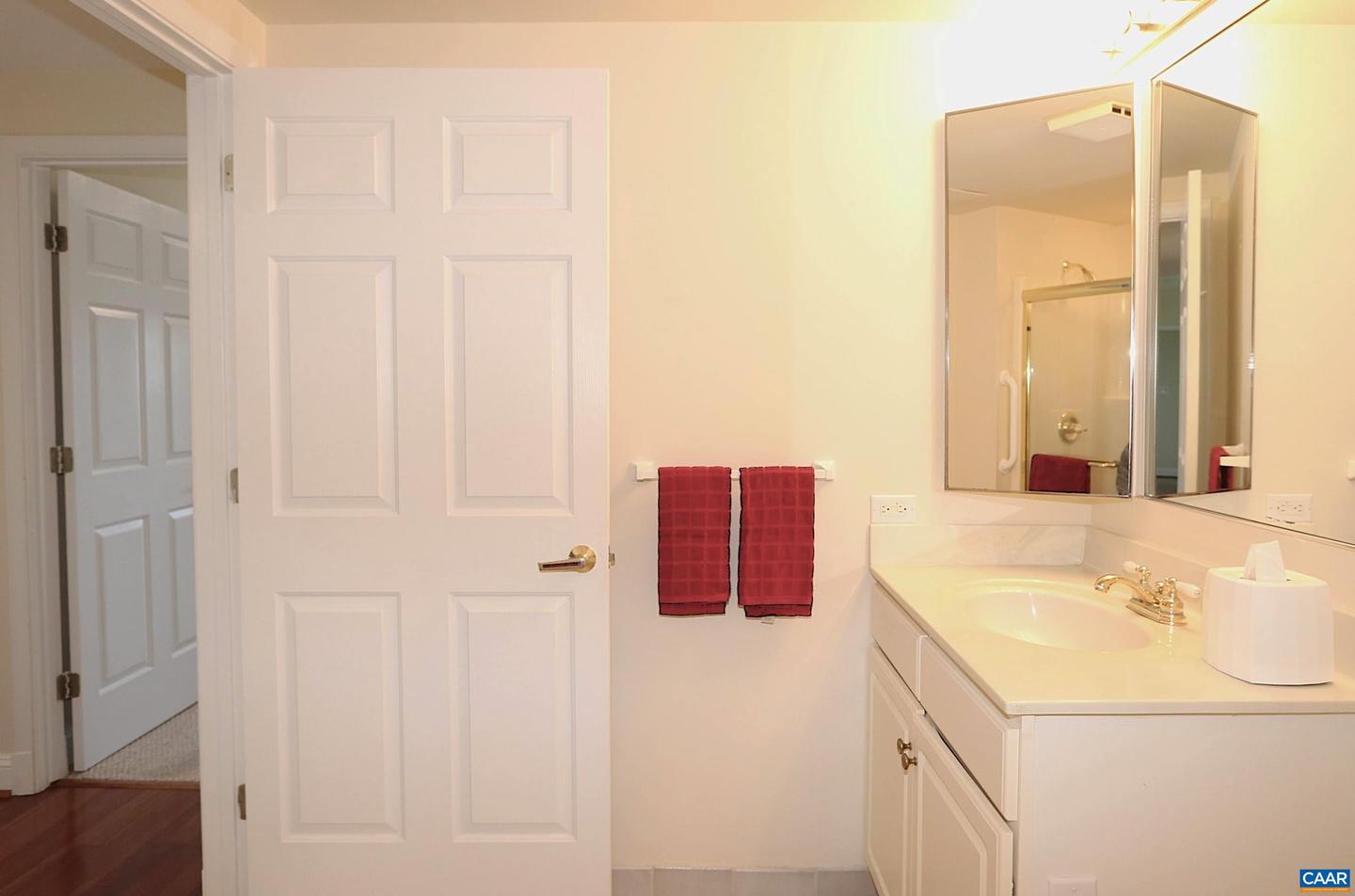 500 CRESTWOOD DR #2306, CHARLOTTESVILLE, Virginia 22903, 2 Bedrooms Bedrooms, ,2 BathroomsBathrooms,Residential,For sale,500 CRESTWOOD DR #2306,668655 MLS # 668655