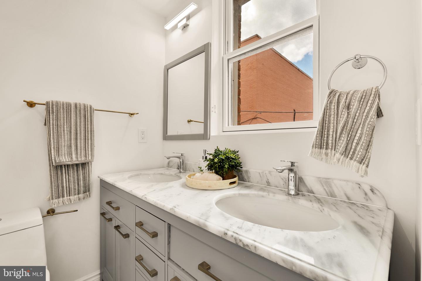 317 3RD ST SE #25, WASHINGTON, District Of Columbia 20003, 1 Bedroom Bedrooms, ,1 BathroomBathrooms,Residential,For sale,317 3RD ST SE #25,DCDC2220814 MLS # DCDC2220814