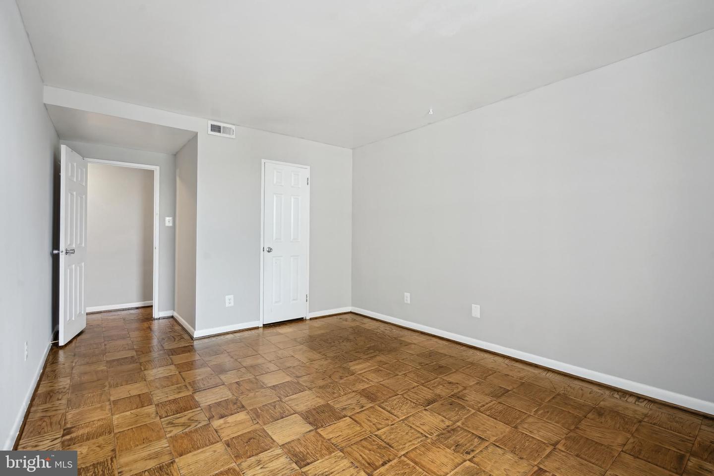 4600 DUKE ST #603, ALEXANDRIA, Virginia 22304, 2 Bedrooms Bedrooms, 3 Rooms Rooms,1 BathroomBathrooms,Residential,For sale,4600 DUKE ST #603,VAAX2049382 MLS # VAAX2049382