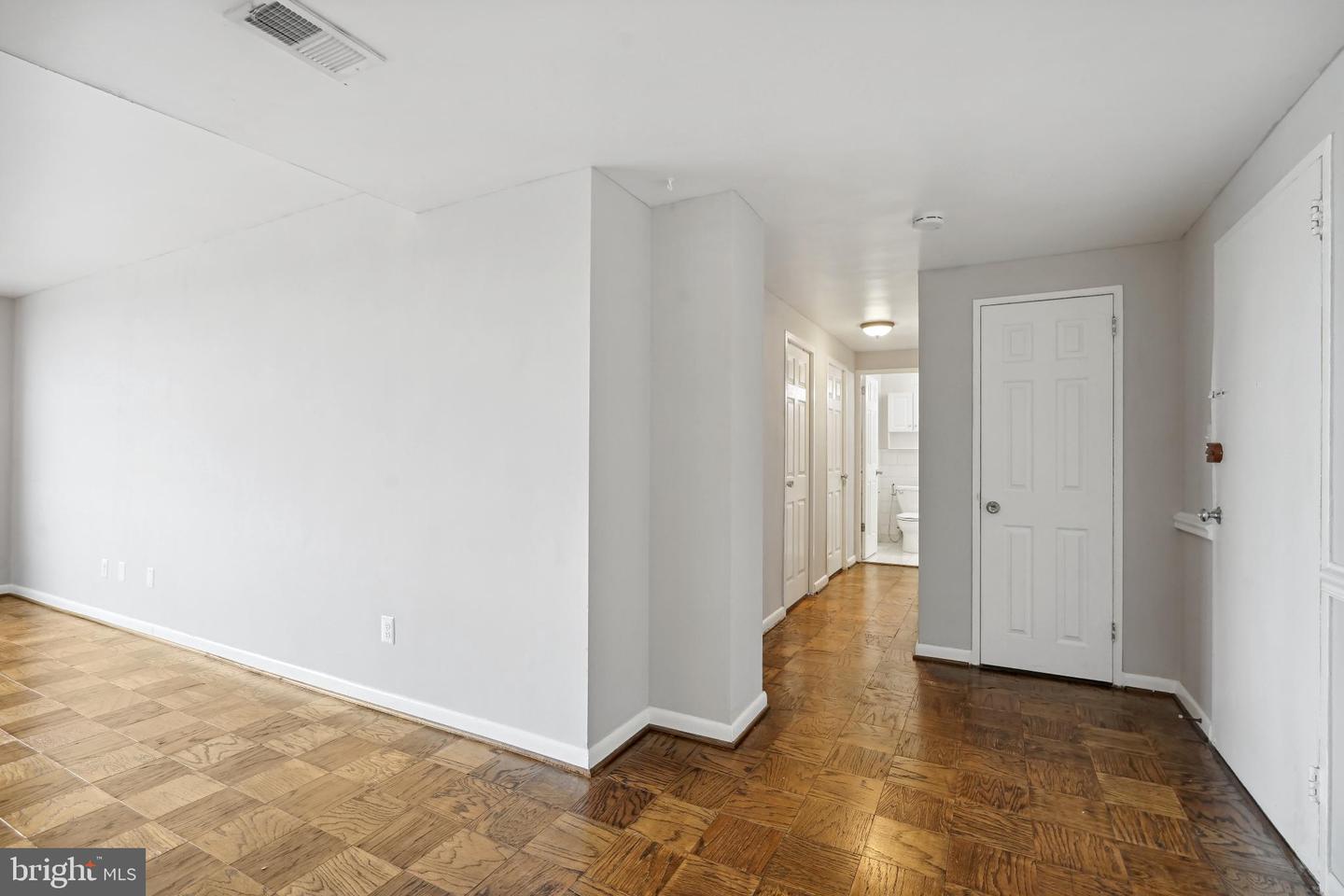 4600 DUKE ST #603, ALEXANDRIA, Virginia 22304, 2 Bedrooms Bedrooms, 3 Rooms Rooms,1 BathroomBathrooms,Residential,For sale,4600 DUKE ST #603,VAAX2049382 MLS # VAAX2049382