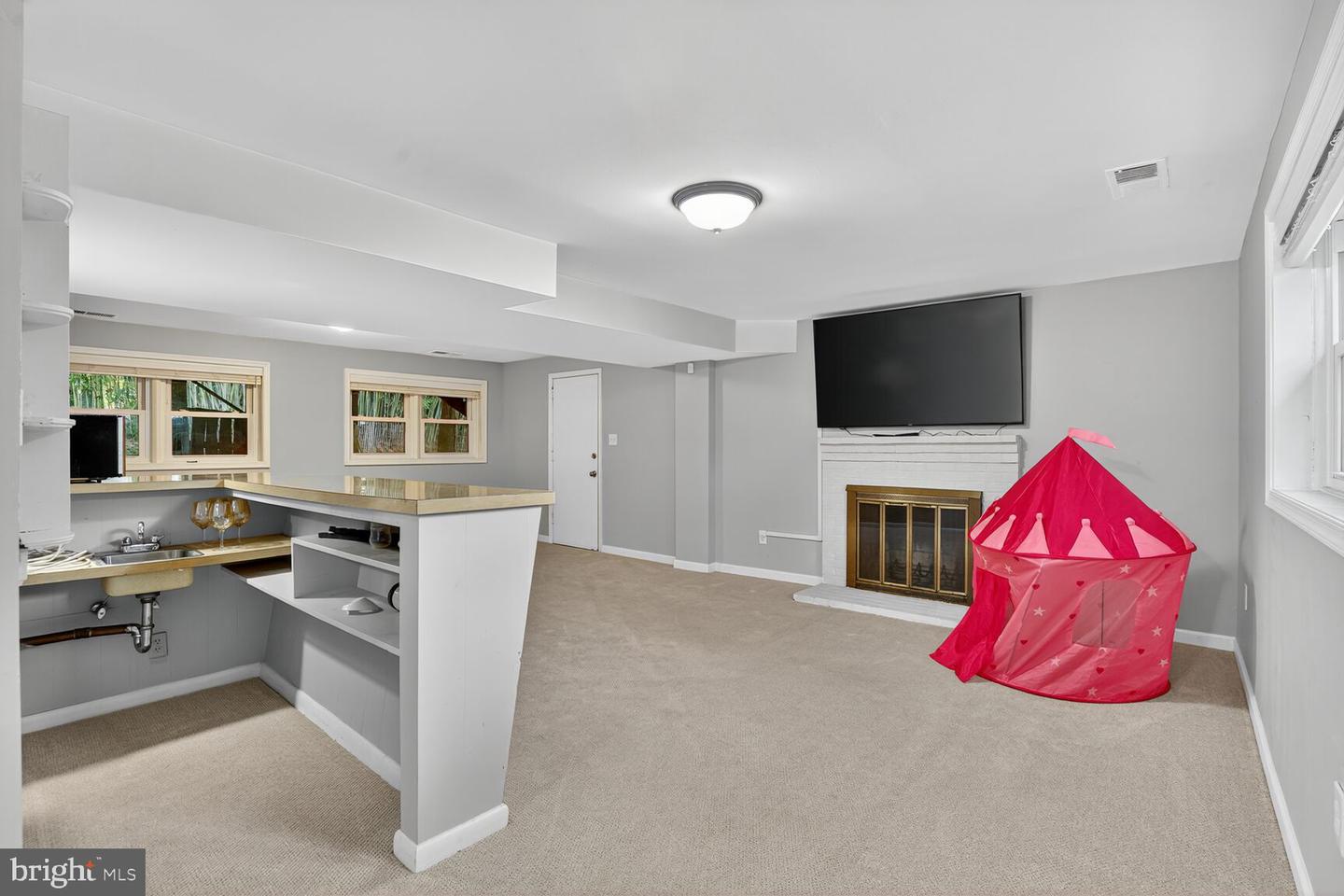 4004 DAVID LN, ALEXANDRIA, Virginia 22311, 5 Bedrooms Bedrooms, ,3 BathroomsBathrooms,Residential,For sale,4004 DAVID LN,VAFX2265370 MLS # VAFX2265370